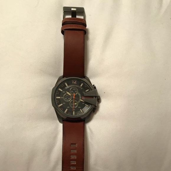 Diesel Men’s mega chief brown leather watch main image 8